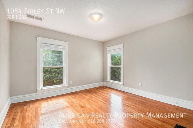 Building Photo - 1054 Sibley St NW