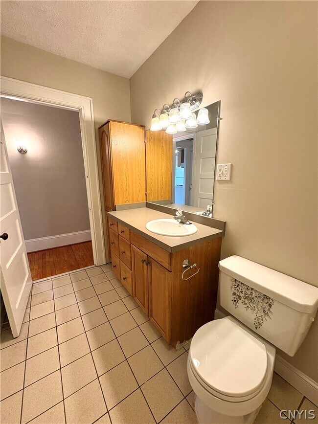 Building Photo - 71 Chedell Pl