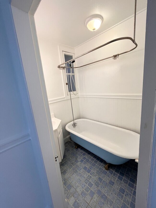 Building Photo - Large, Beautiful Home near Dolores Park!