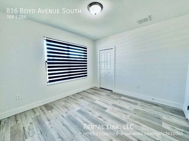 Building Photo - 816 Boyd Ave S