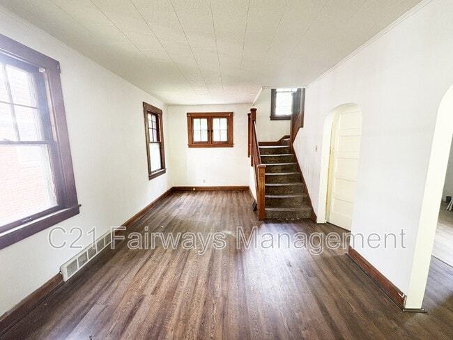 Building Photo - 800 N 6th St