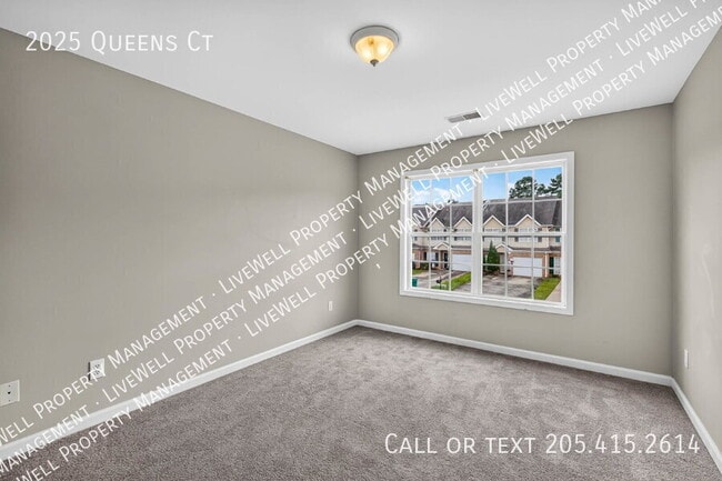 Building Photo - 2025 Queens Ct