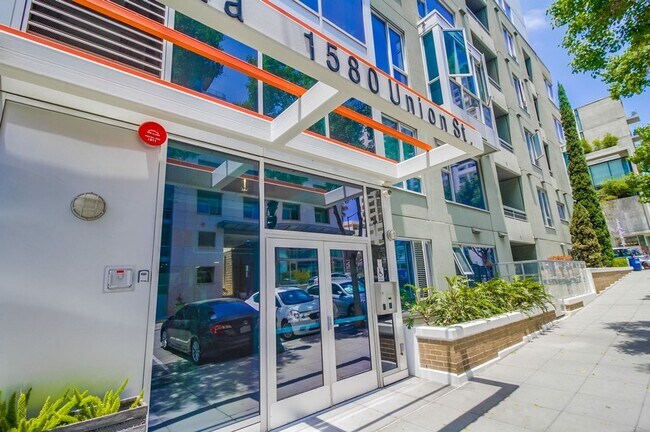 Building Photo - Modern 2 bed / 2 bath Condo in Little Ital...