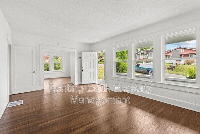 Building Photo - 1724 30th St SW