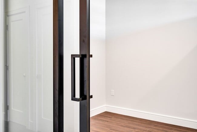 Building Photo - 99 Sumner St