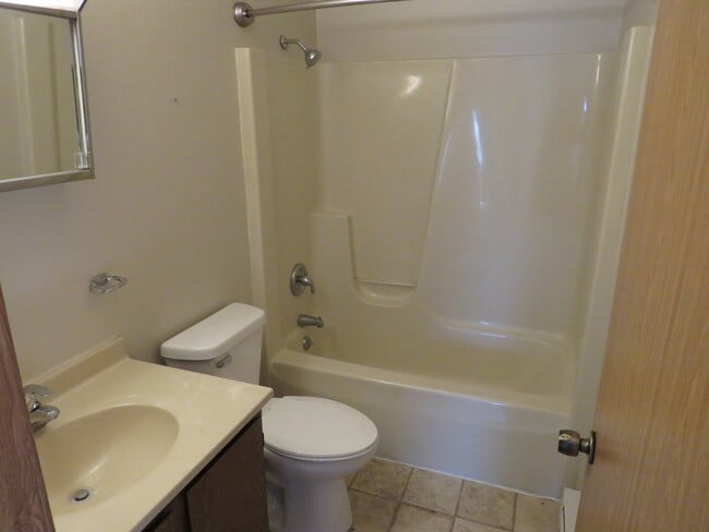 Building Photo - 2304 Ashland Dr