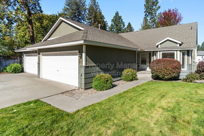 Primary Photo - 1605 E 33rd Ave