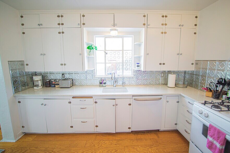 Building Photo - 2423 Rose Avenue NW