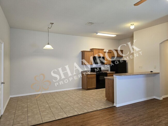 Building Photo - Sunwest Village Duplex
