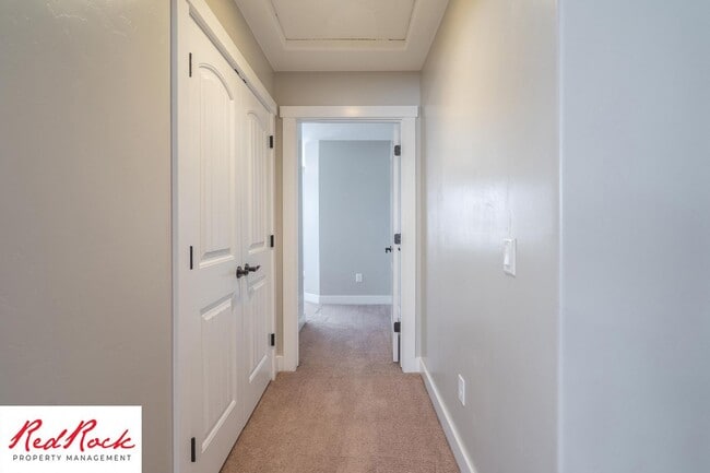 Building Photo - 4 Bedroom Spacious St. George Home with Large Backyard