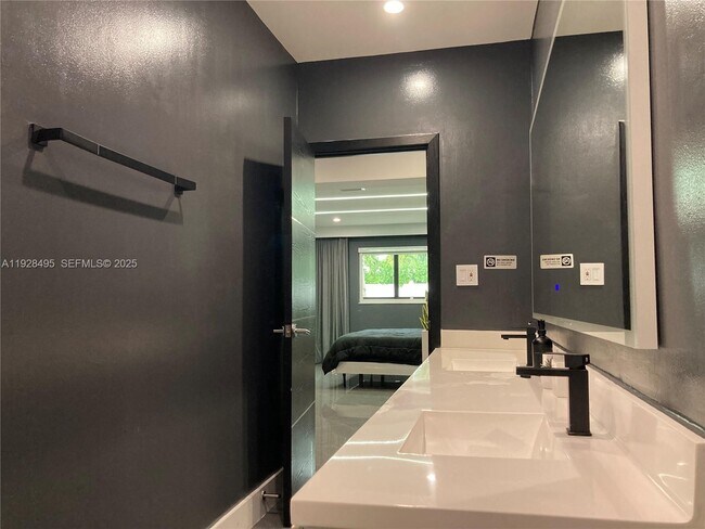 Building Photo - 7524 Mutiny Ave