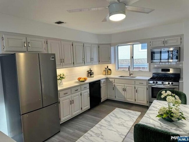 Building Photo - 41 Kipp Ave