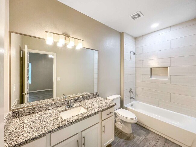 Building Photo - Beautiful and big 3 bedroom 2 full baths in gated community in Weslaco