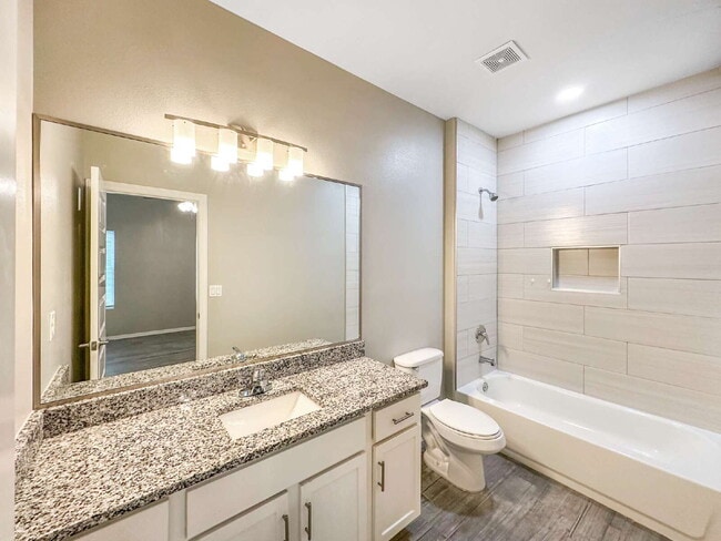 Building Photo - Beautiful great size apartment in gated community