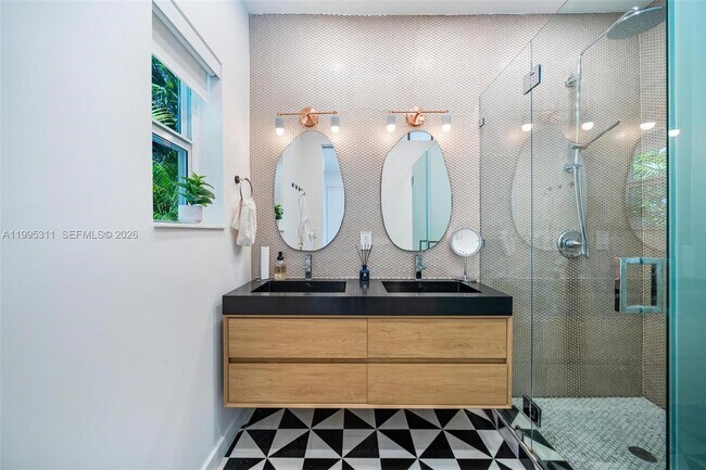 Building Photo - 696 NE 67th St