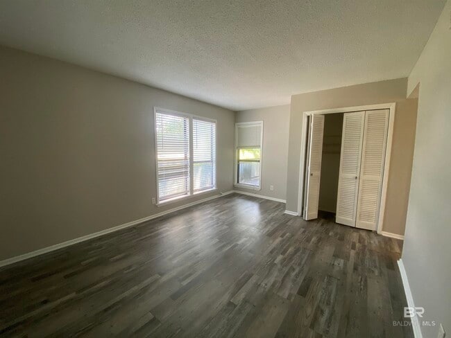 Building Photo - 109 Golf Terrace