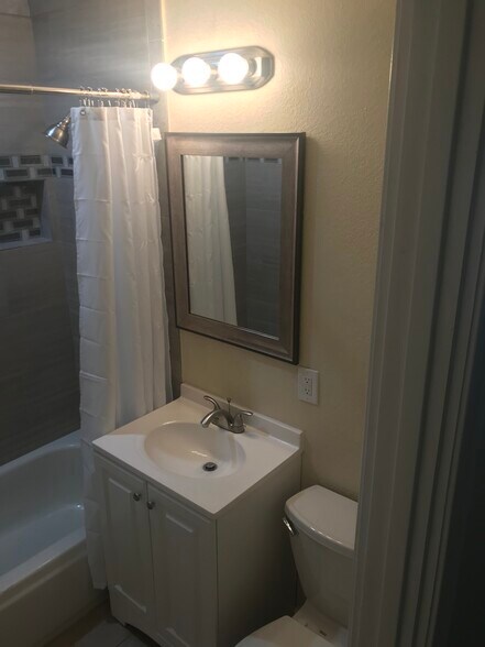 Building Photo - 7881 Hyssop Dr