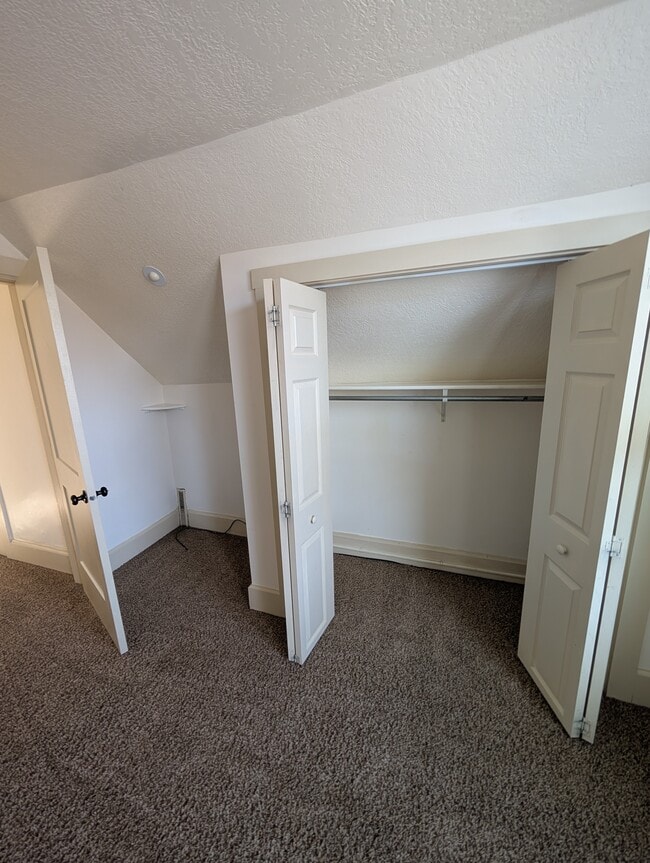 Building Photo - 207 E 100 N