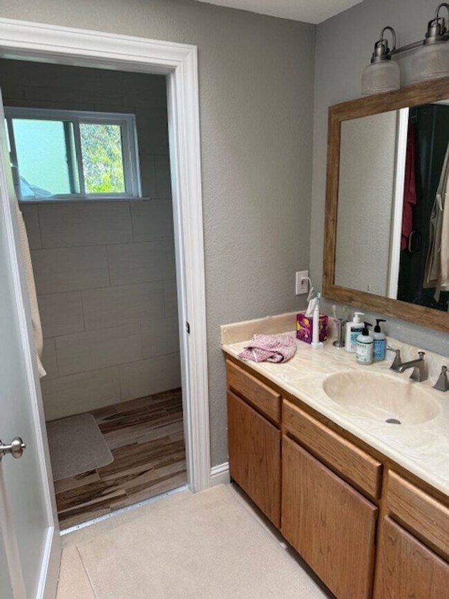 Building Photo - Stunning 5-Bed. 2.5 bath Home in the Heart of Pleasanton Meadows, Community Pool