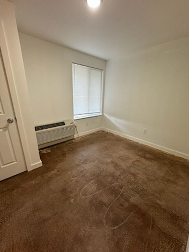 Building Photo - Renovated 2 bedroom Apartments available! ...