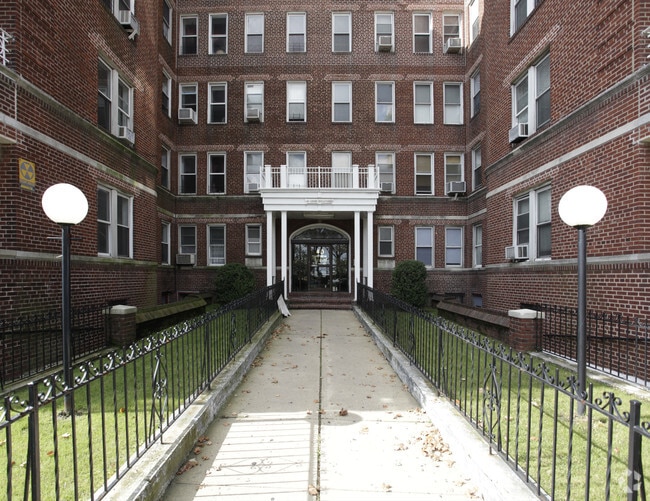 10 - 40 Shore Blvd - 25-40 SHORE BLVD