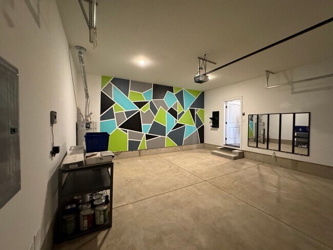 Building Photo - Charming 3-Bedroom Home