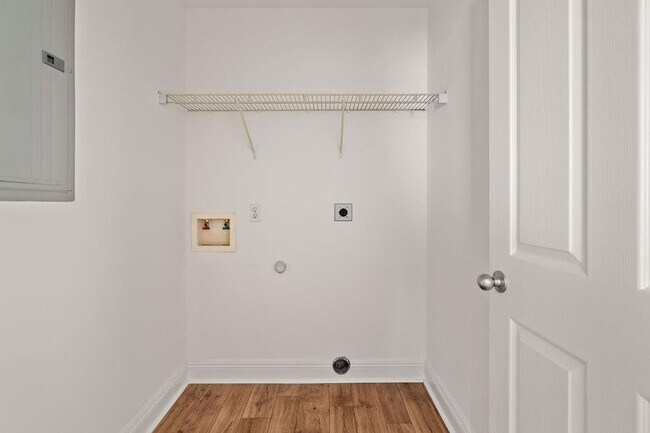 Building Photo - 407 W 33rd Ave