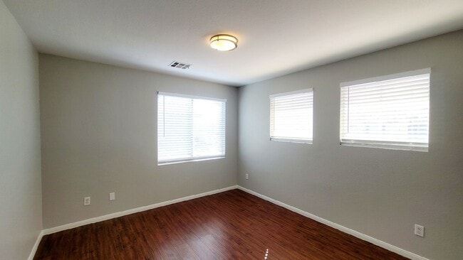 Building Photo - 10028 W Cherokee Ave