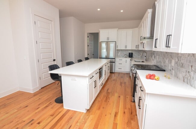 Building Photo - 411 Mcadoo Ave