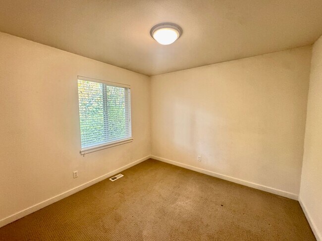 Building Photo - Sammamish Home.....