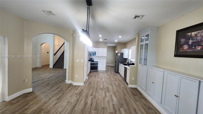 Building Photo - 343 NE 36th Terrace