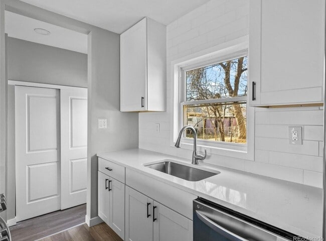 Building Photo - Updated 3BD, 2BA Englewood Home with Back Yard and Garage