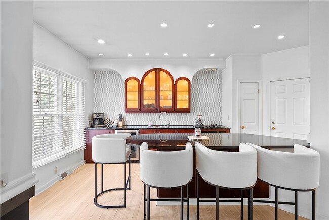 Building Photo - 302 Kingsberry Cir