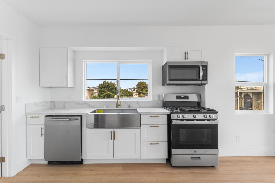 Building Photo - 301 S Cabrillo Ave