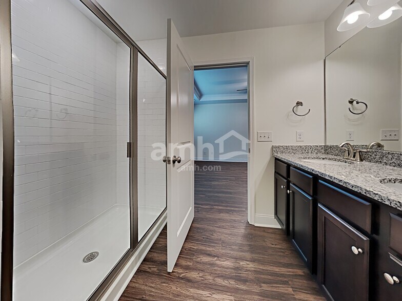 Building Photo - 1813 Produce Ln