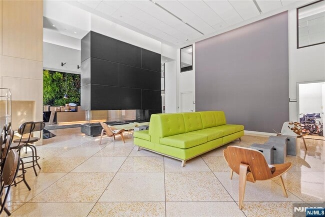 Building Photo - 250 Gorge Rd