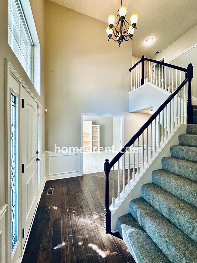 Building Photo - Elegant Cul-de-Sac Retreat with 5th Bedroo...