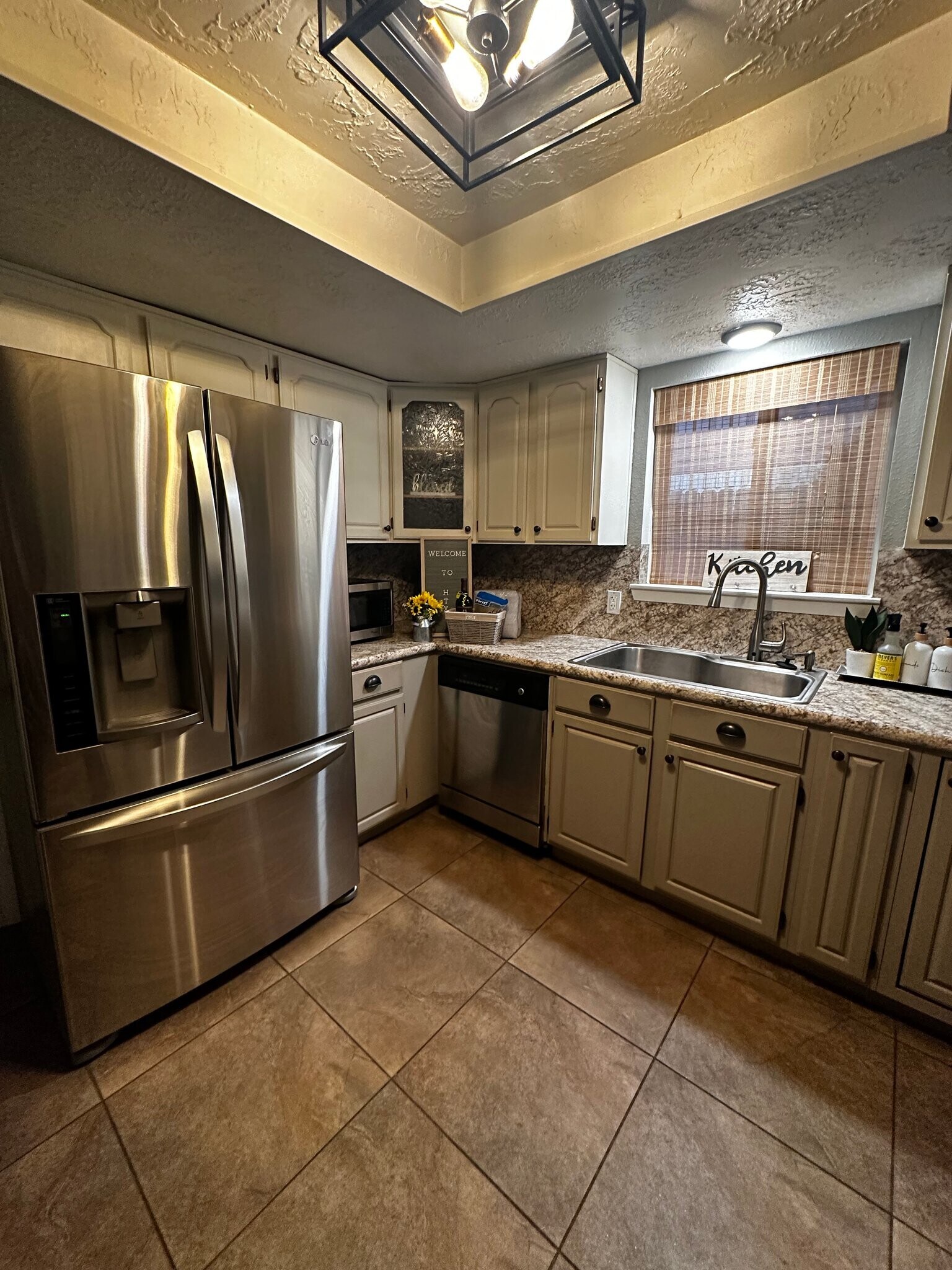 Building Photo - 8015 Windy Creek Dr