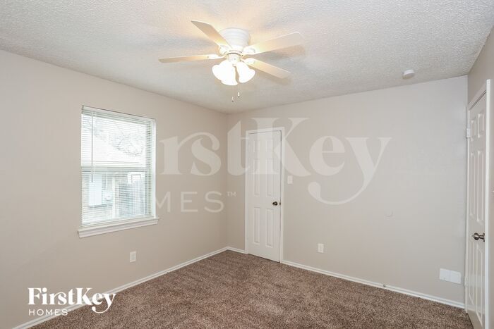 Building Photo - 4817 Crest Dr