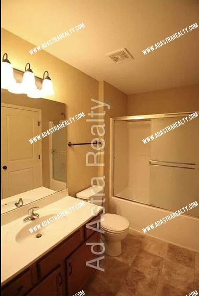 Building Photo - Beautiful Townhome in Platte City-Availabl...