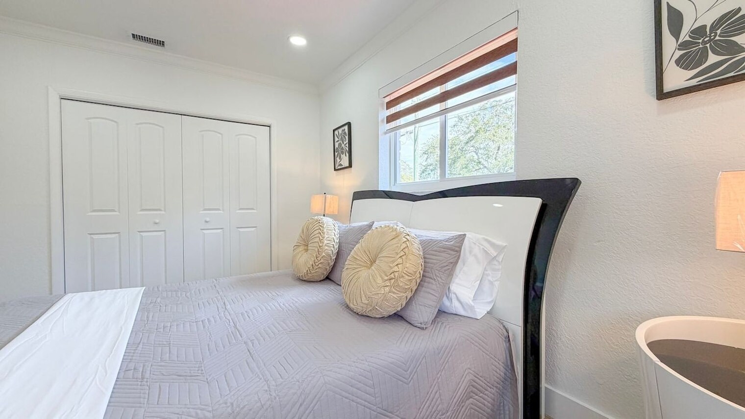 Building Photo - 340 Tamiami Canal Rd