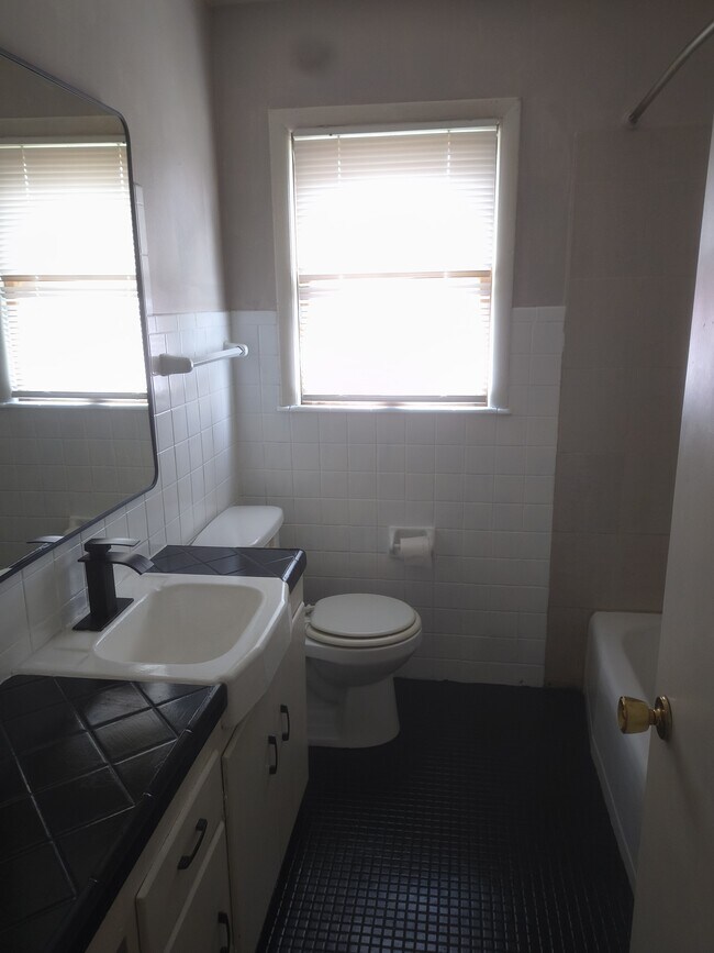 Building Photo - 5825 N 76th St