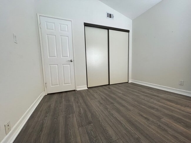 Building Photo - BEAUTIFUL 4 BEDROOM + 3 BATHROOM HOUSE IN SANTA CLARITA AVAILABLE NOW!