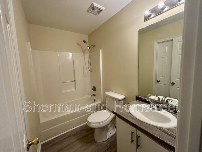 Building Photo - 2132 Oak Ridge Rd