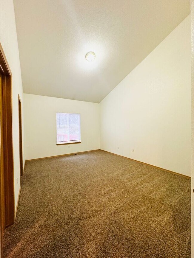 Building Photo - Charming 3 Bed/2 Bath Home with Attached 2 Car Garage in Mariana Butte