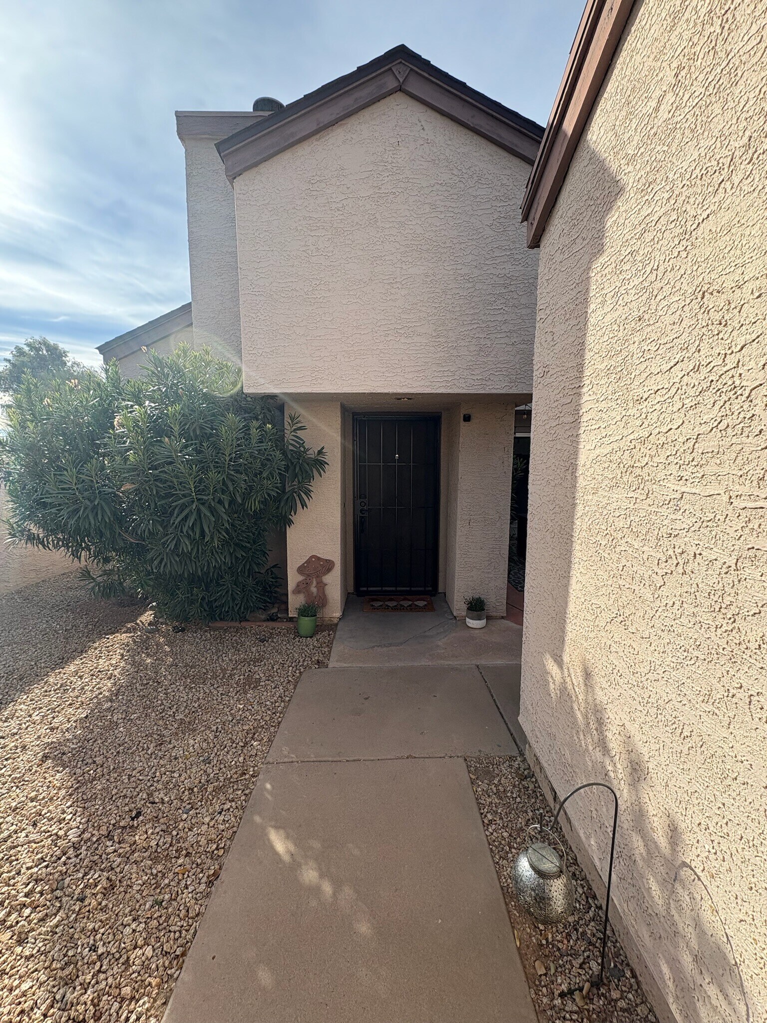 Entrance - 3315 E Kelton Ln