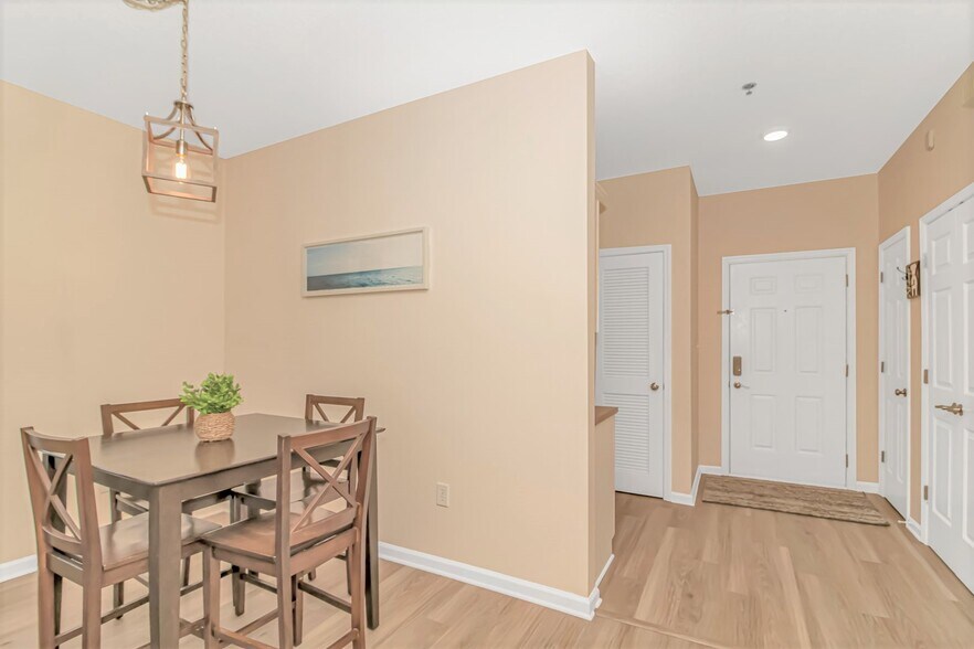 Building Photo - 2070 Cross Gate Blvd