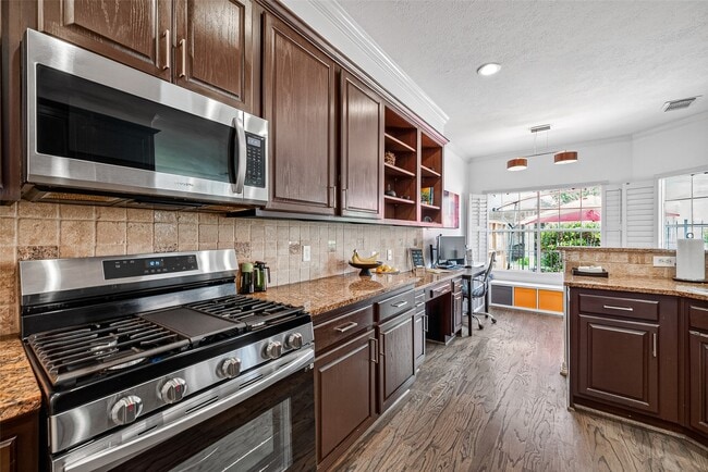 Building Photo - 1015 Enclave Square S