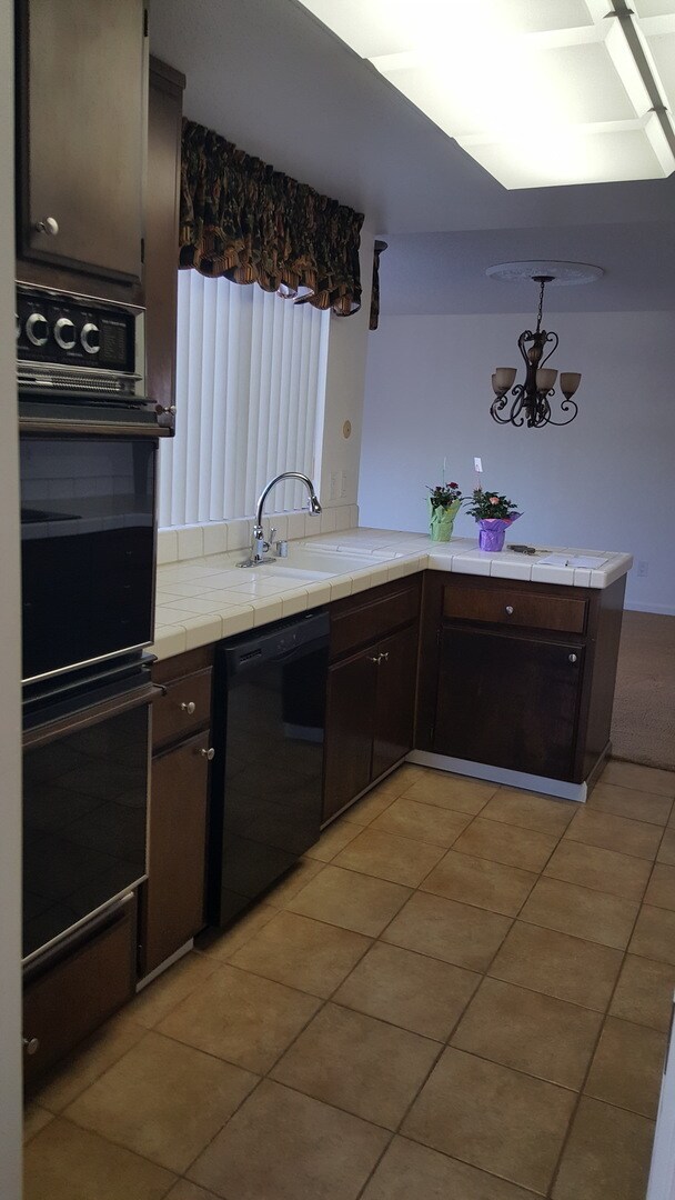 Building Photo - South Natomas One Story Great Location 4 b...