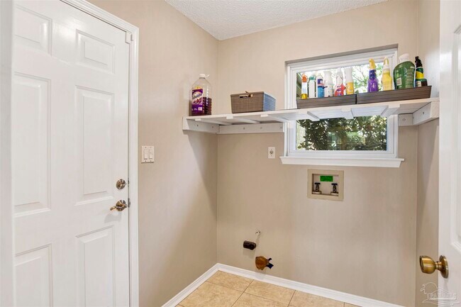 Building Photo - 4036 Shorewood Dr